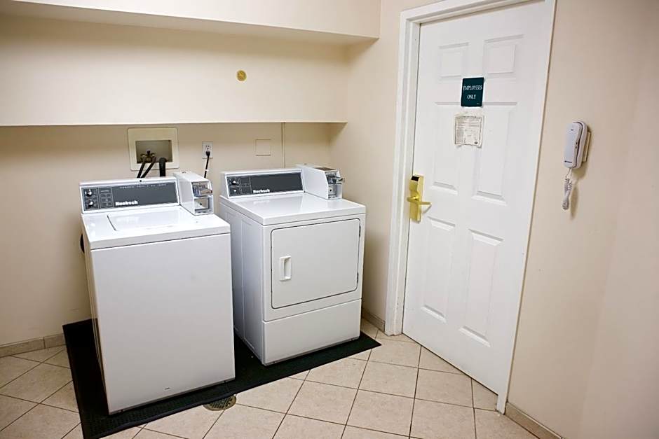 Host Inn an All Suites Hotel