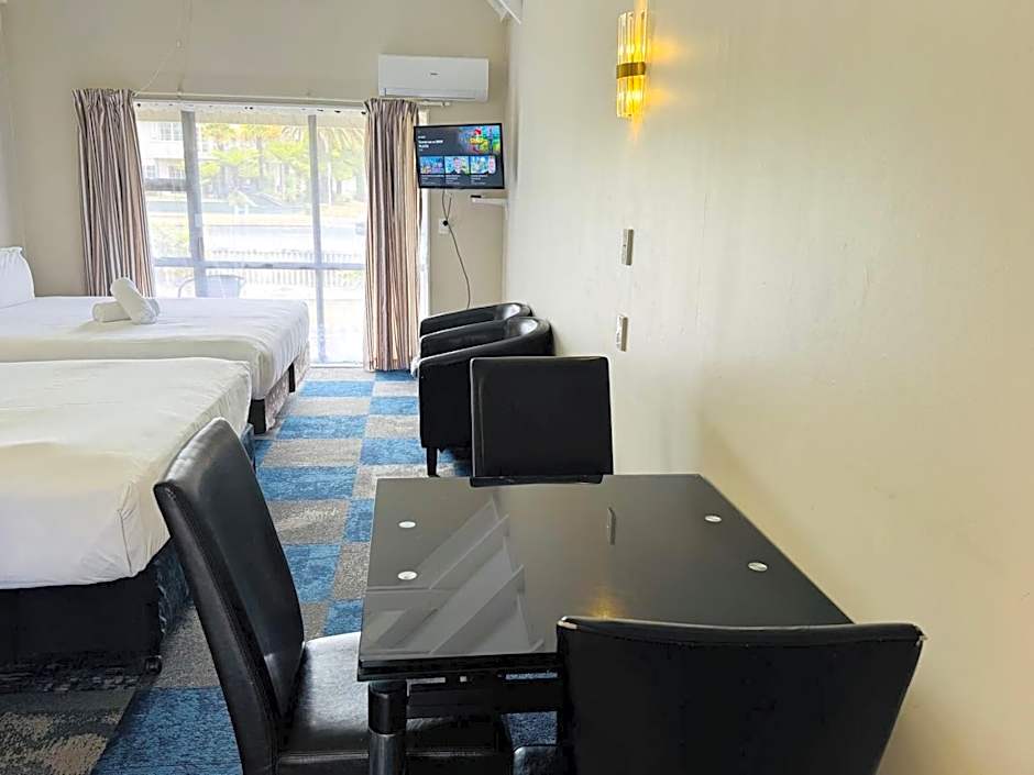 Apex On Fenton Motel