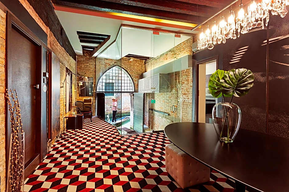 Charming House Iqs