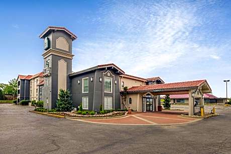 La Quinta Inn & Suites by Wyndham Kansas City Lenexa