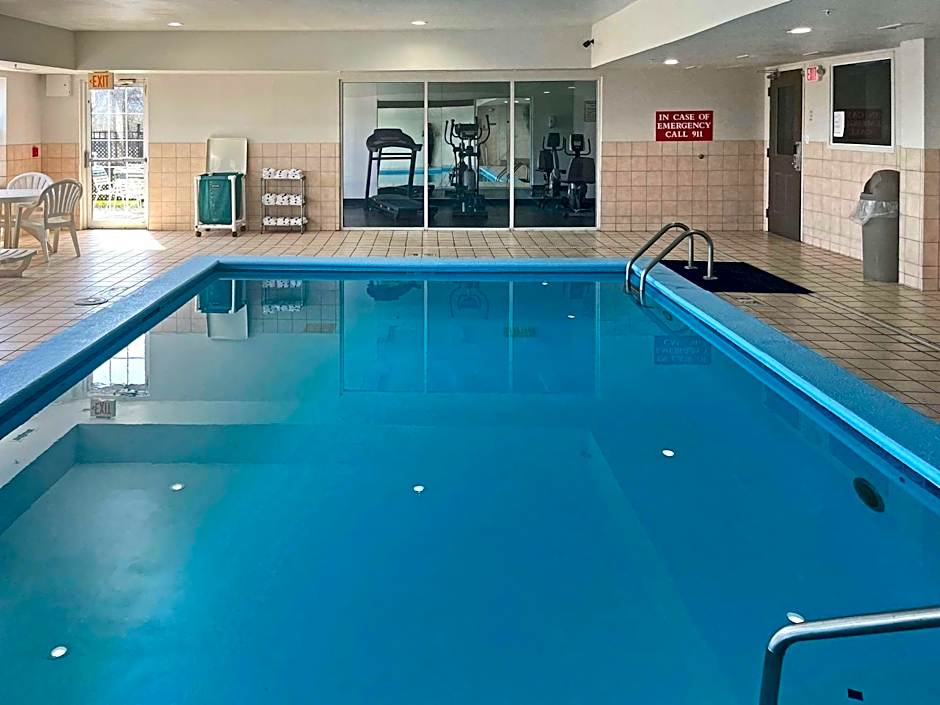 Quality Inn & Suites Cincinnati Sharonville