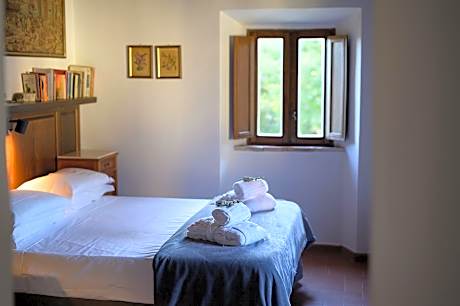 Triple Room - 1 King Bed and 1 Single Bed