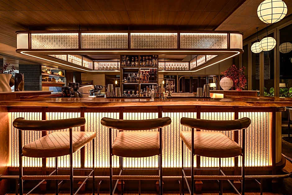 Madi Paidi Bangkok, Autograph Collection