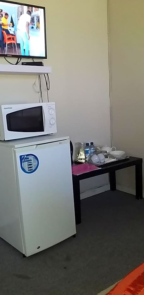 Kwa-Dlamathe Guesthouse