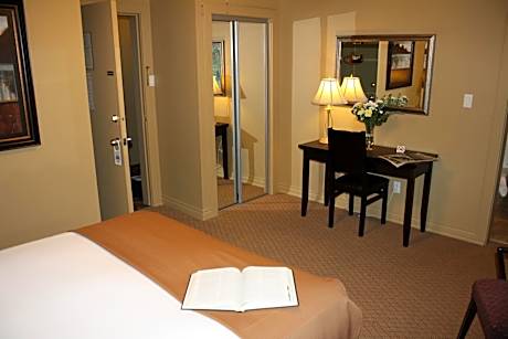 Queen Room with Property View