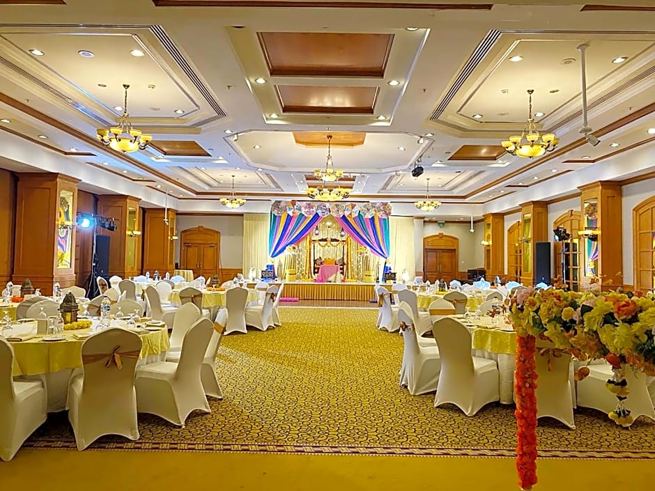 Knight Castle Hotel - Formerly known as Carlton Palace Hotel