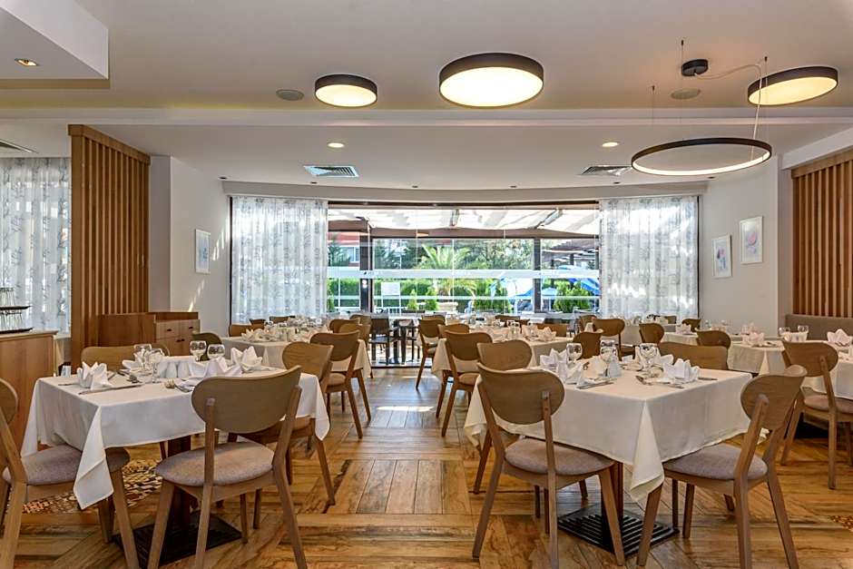 Lion Sunny Beach Hotel