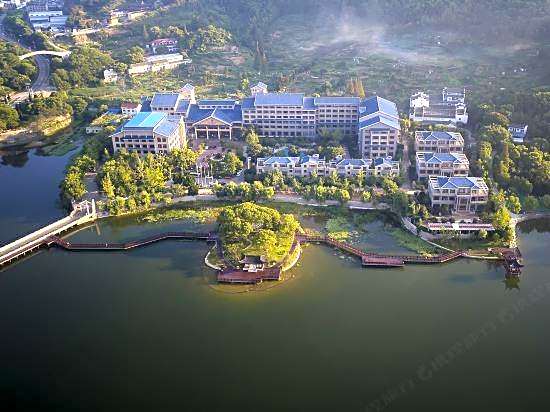 Donggu Lake Xiangshan New Century Hotel