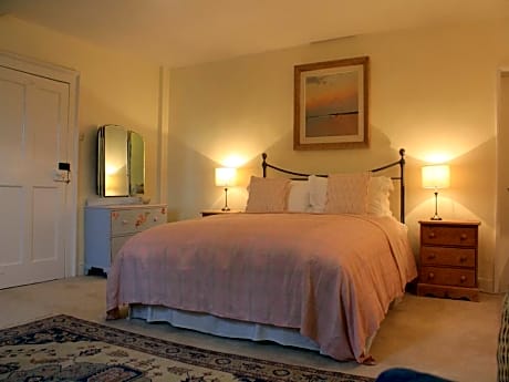 Family room-Suite-Private Bathroom