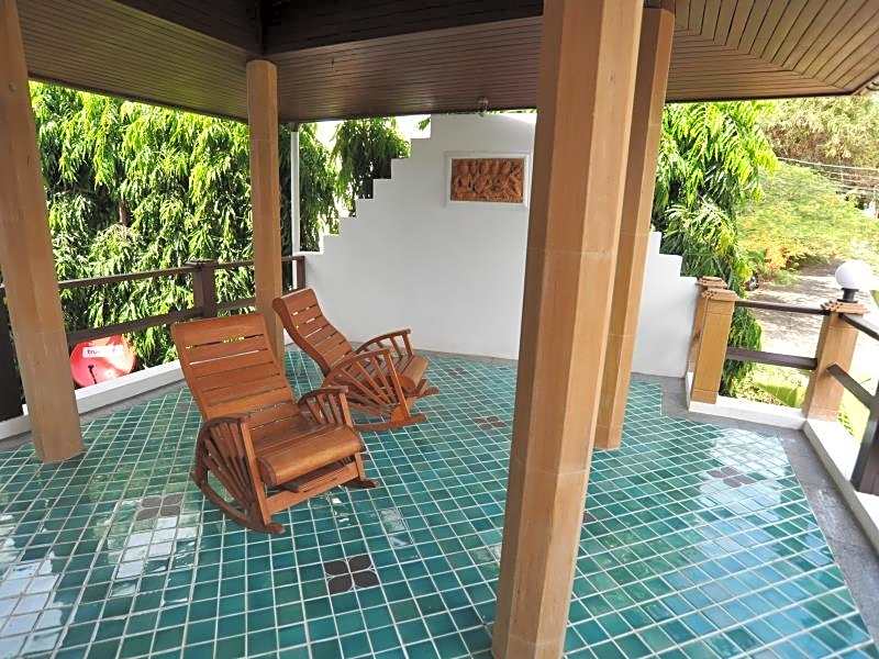 Villa Melitta, Pool, Beach, 360-SeaViews, 6-bed Thai Luxury on Best Location in Samui