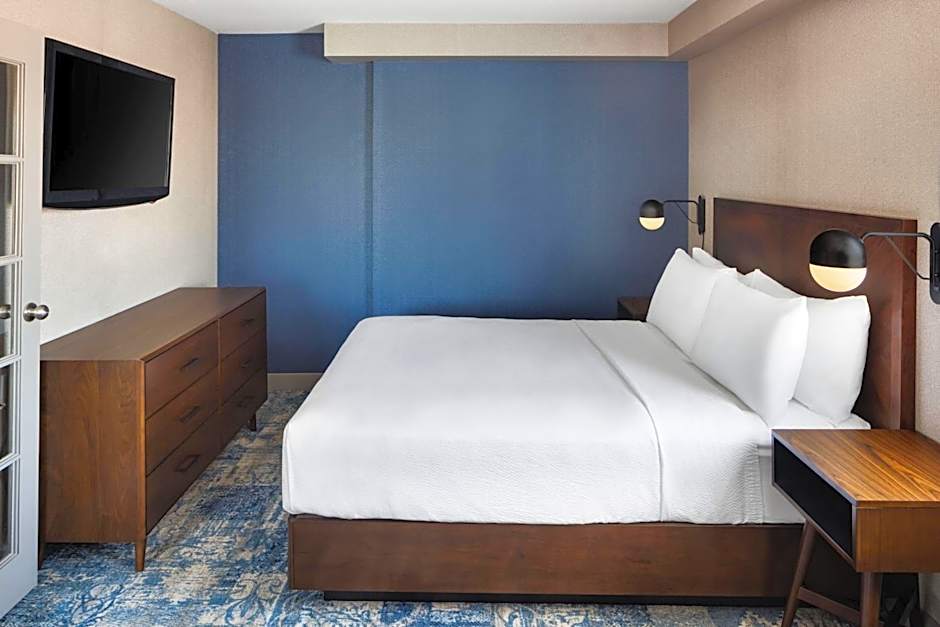 Four Points By Sheraton Edmonton South