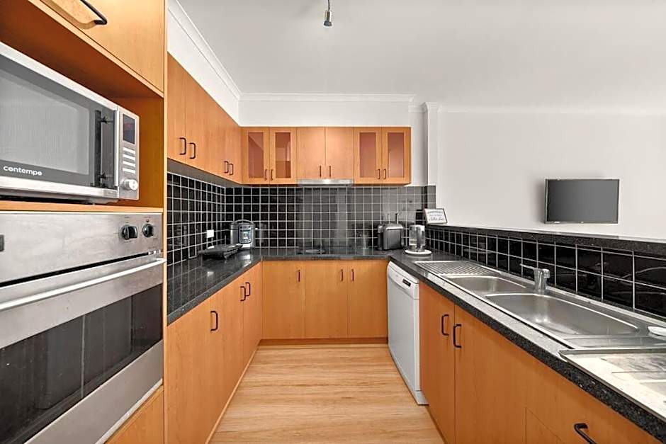 Doncaster East Home walking to shops restaurants