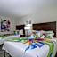 All-New, Private, Huge TV, Heated Pool, Tiki Bar