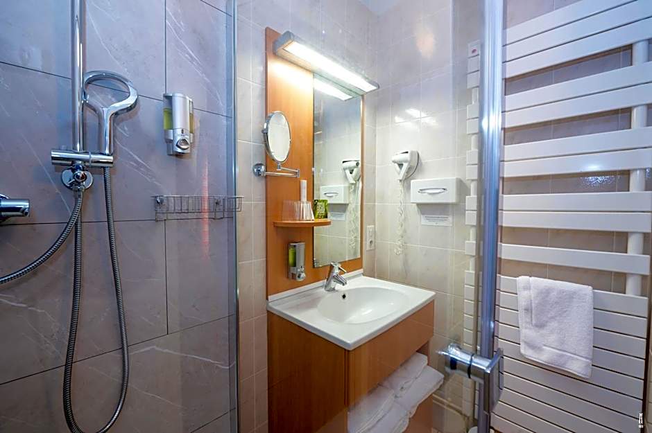 Logis Hotel des Lacs