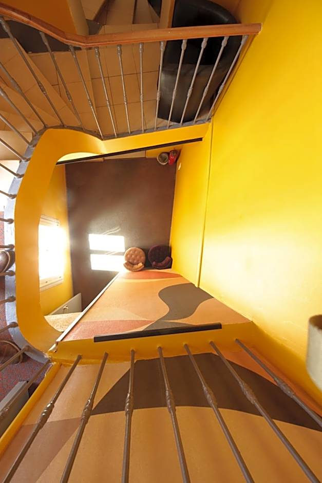 Hôtel Des Arts, Artisanal et Indépendant