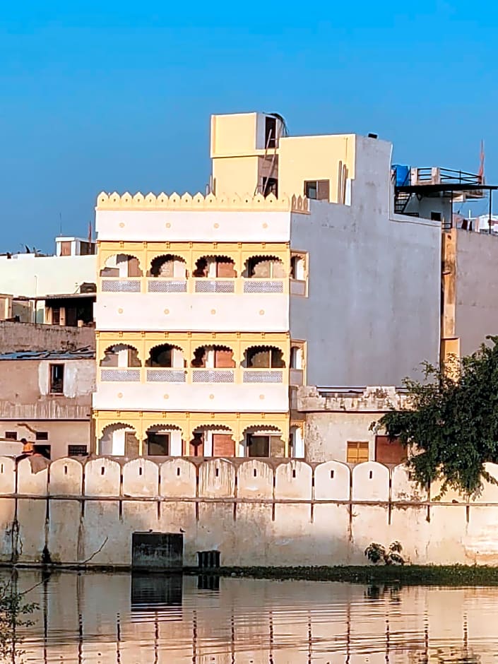 Vallabh Garh- A Lake Retreat