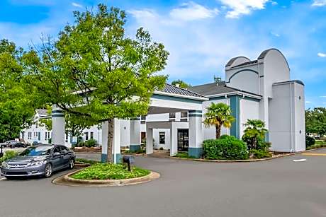 Clarion Pointe Apex - Holly Springs