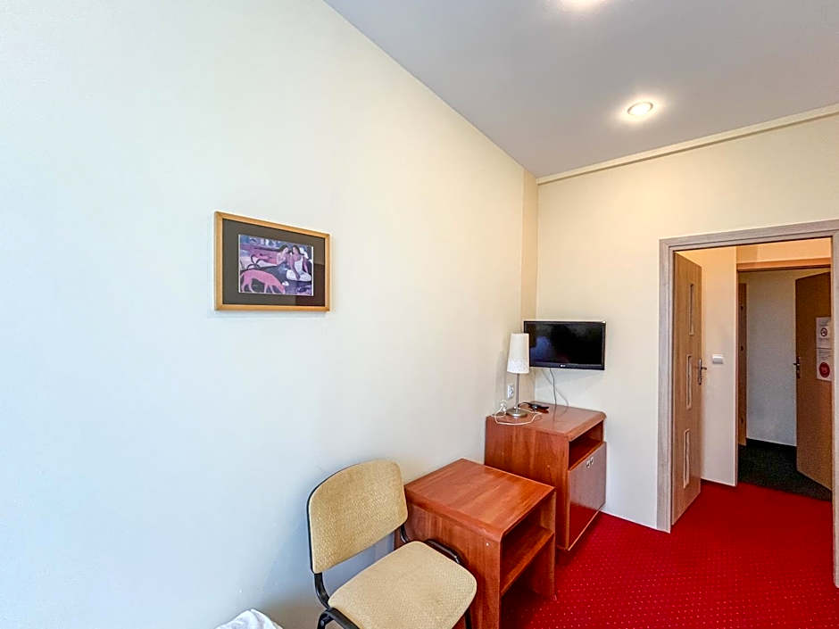 Fry House Hostel - 15min to Dworzec Zachodni, 5min to Klub Progresja