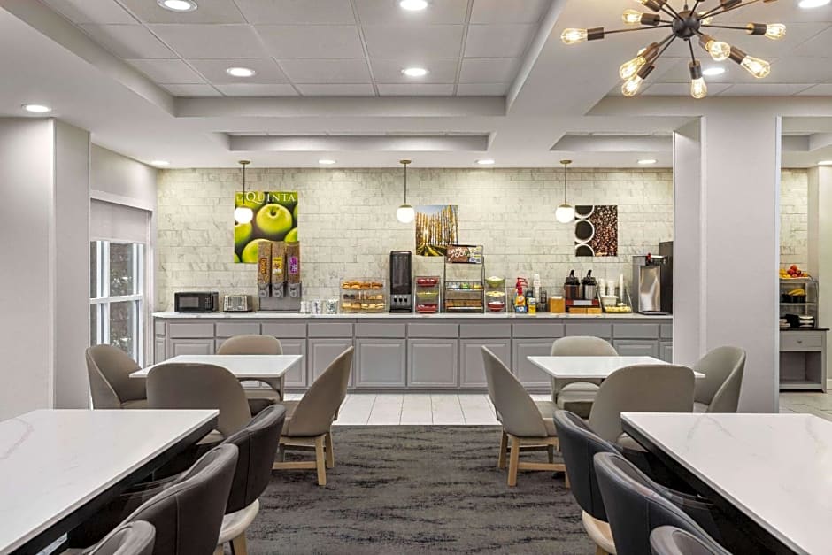 La Quinta Inn & Suites by Wyndham Mt. Laurel - Philadelphia