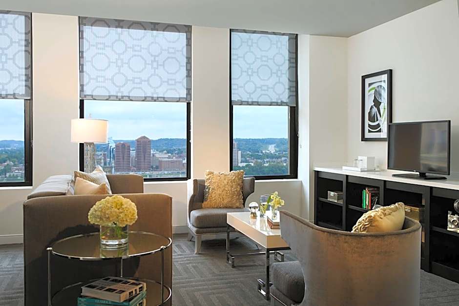 Renaissance by Marriott Cincinnati Downtown Hotel