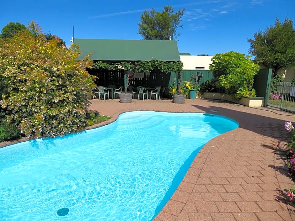 Commodore Court Motel