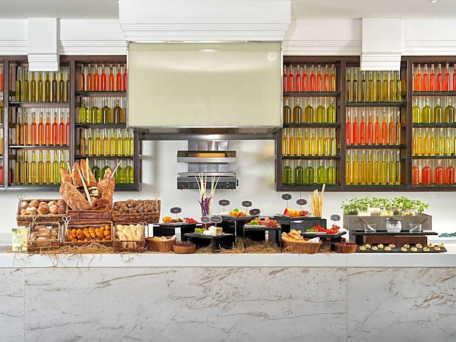 Raffles Makati Hotel