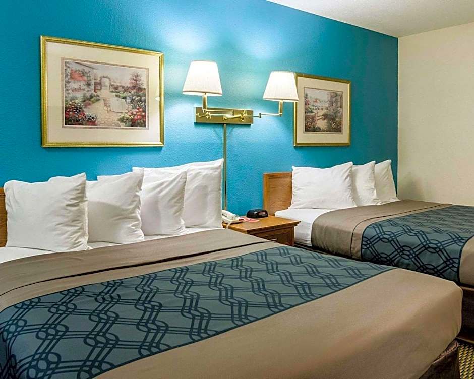 Econo Lodge Lawrence near University