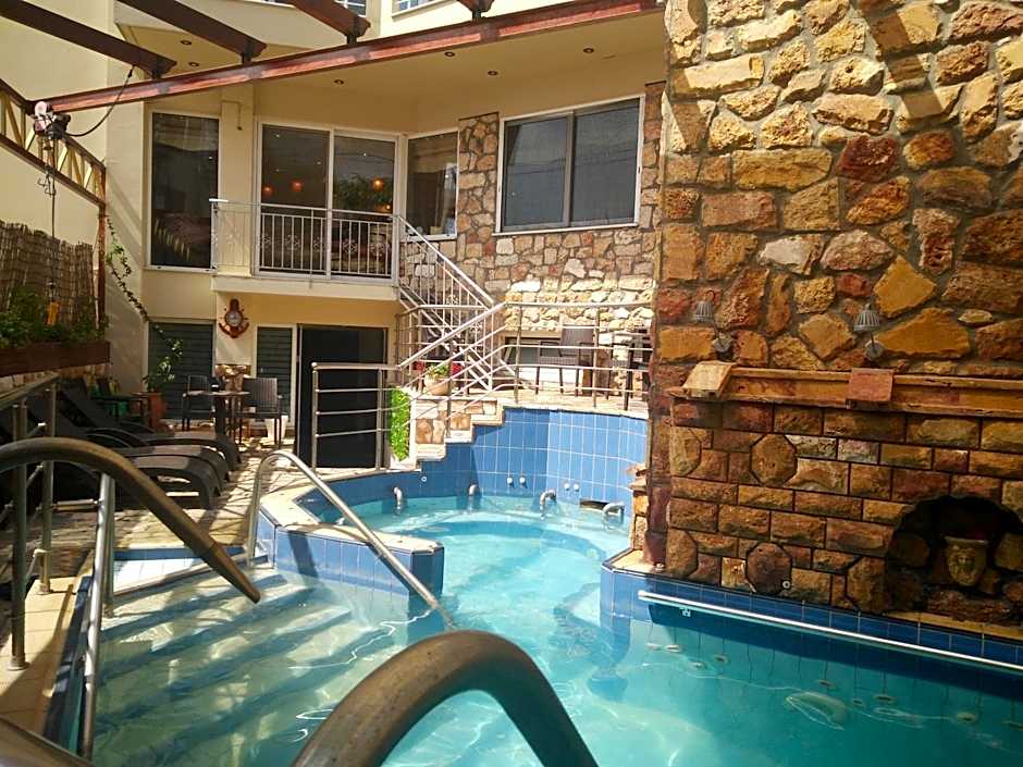 9 Queens Spa Hotel