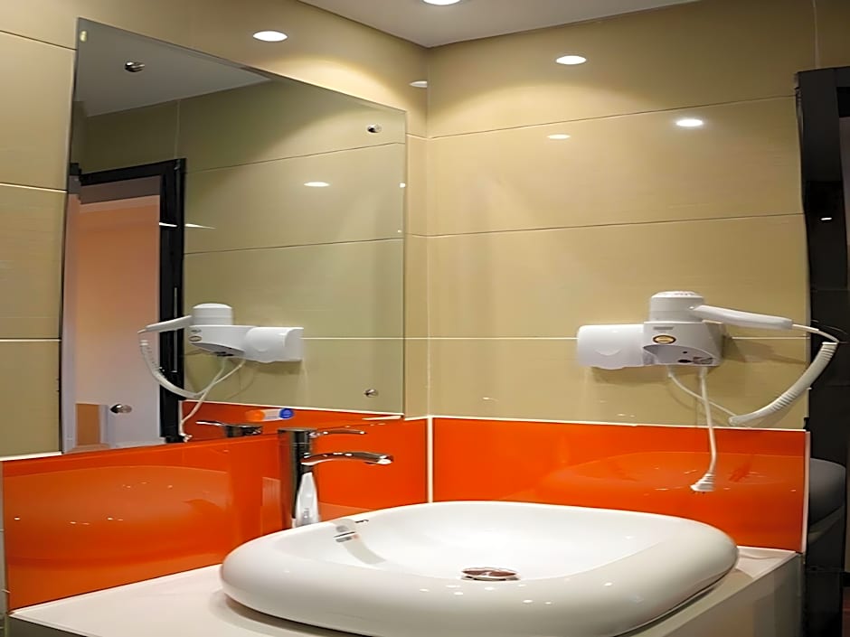 7 Days Premium Guilin Liangjiang Sihu Central Plaza