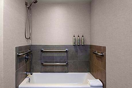 Room, 2 Queen Beds (Mobility Accessible, Tub) (2 Queen Beds)