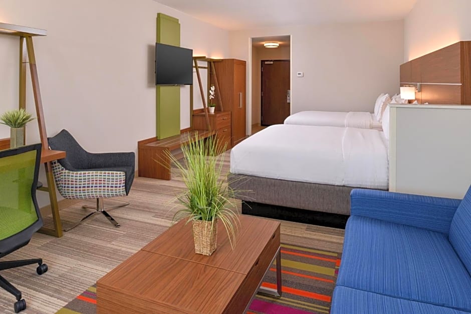 Holiday Inn Express & Suites St. Petersburg - Madeira Beach