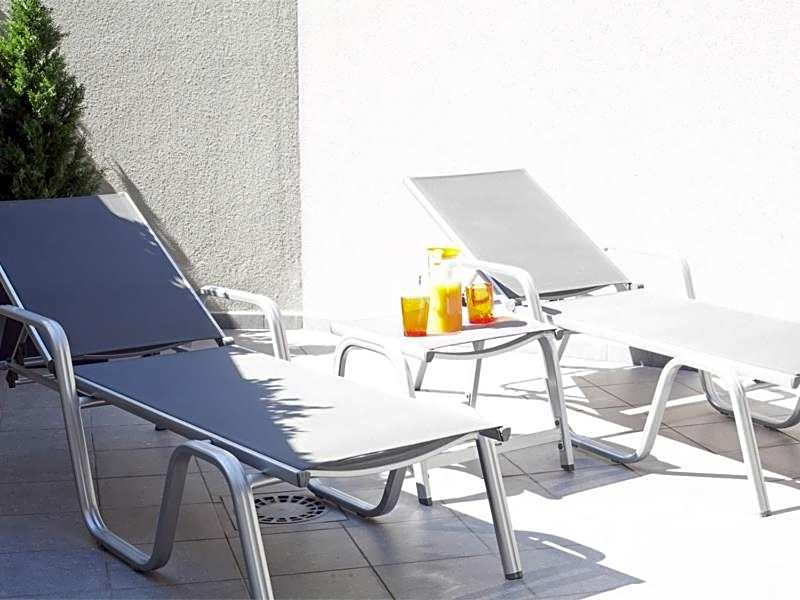 Charmsuites Paralel Apartments