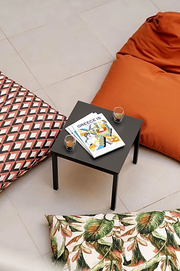 The City Hotel & Suites