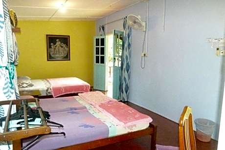 Upper Floor AC Family Room For 4 People