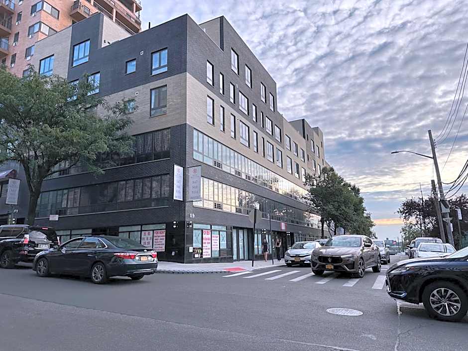 Regal Inn & Suites New York LaGuardia Hotel