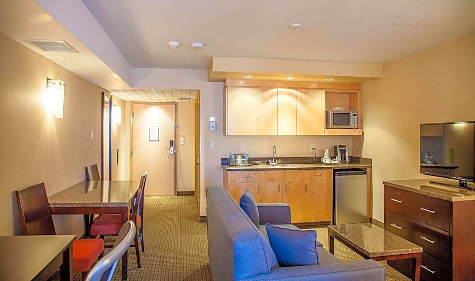 iHOTEL & Conference Centre Red Deer