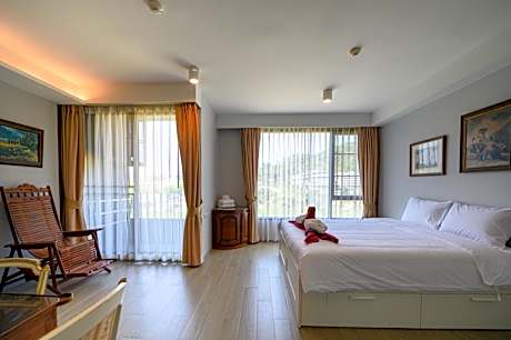 Three-Bedroom Apartment with Sea View