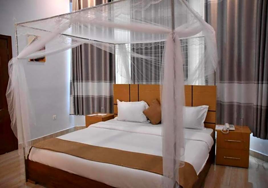 Chimpanzee Lodge