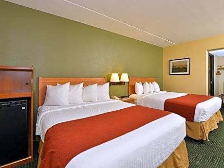 Deluxe Queen Room with Two Queen Beds