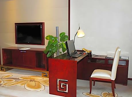 Executive Lake View King Room