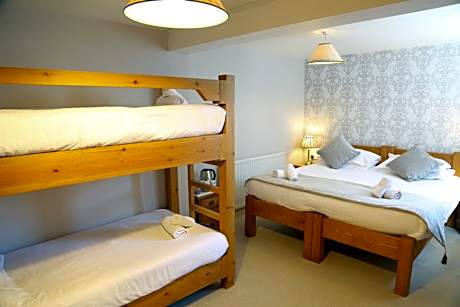 Family Room (2 Adults + 2 Children)