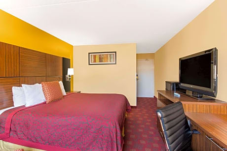 1 King Bed Deluxe Room Non-Smoking