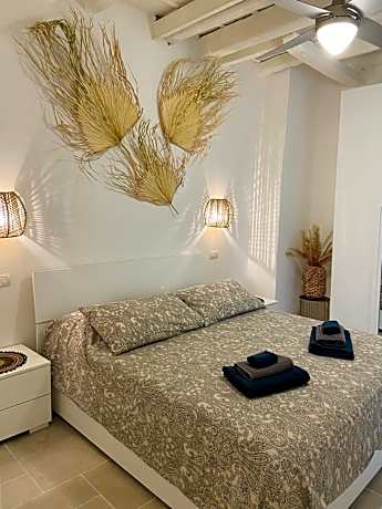 One Bedroom Apartment with Balcony - Separate Building