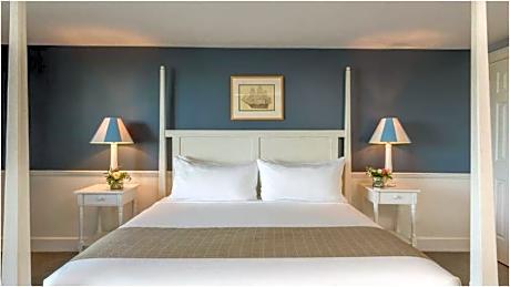 River View King with Porch