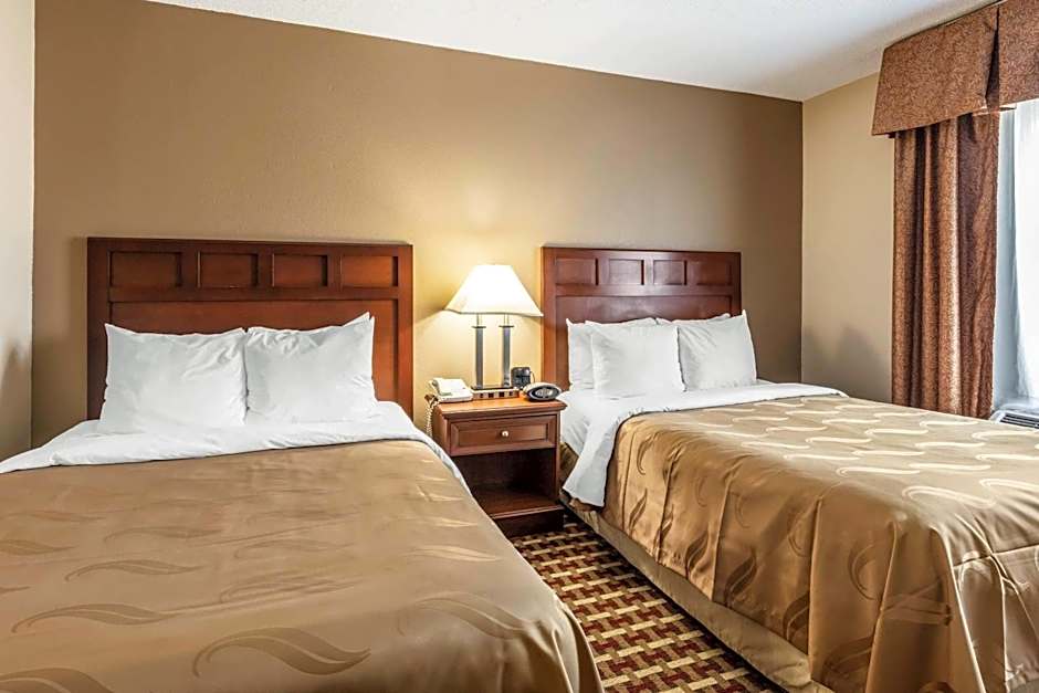 Quality Suites Paducah I-24