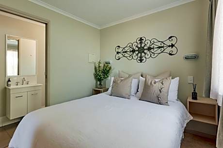 Queen Ensuite Cabin