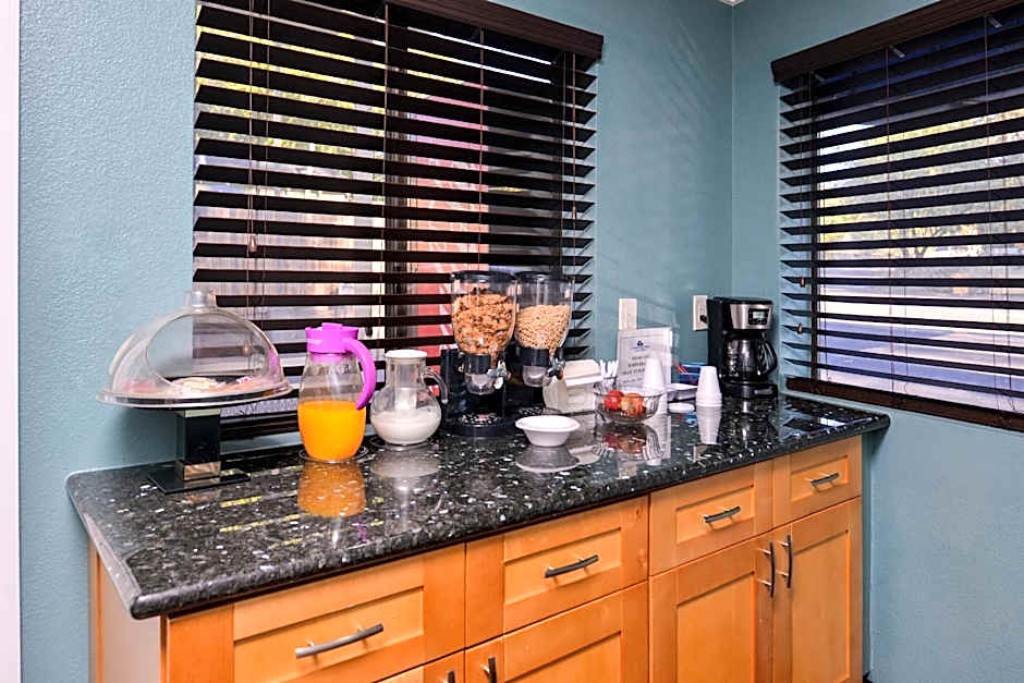 Americas Best Value Inn & Suites Clearlake Wine Country