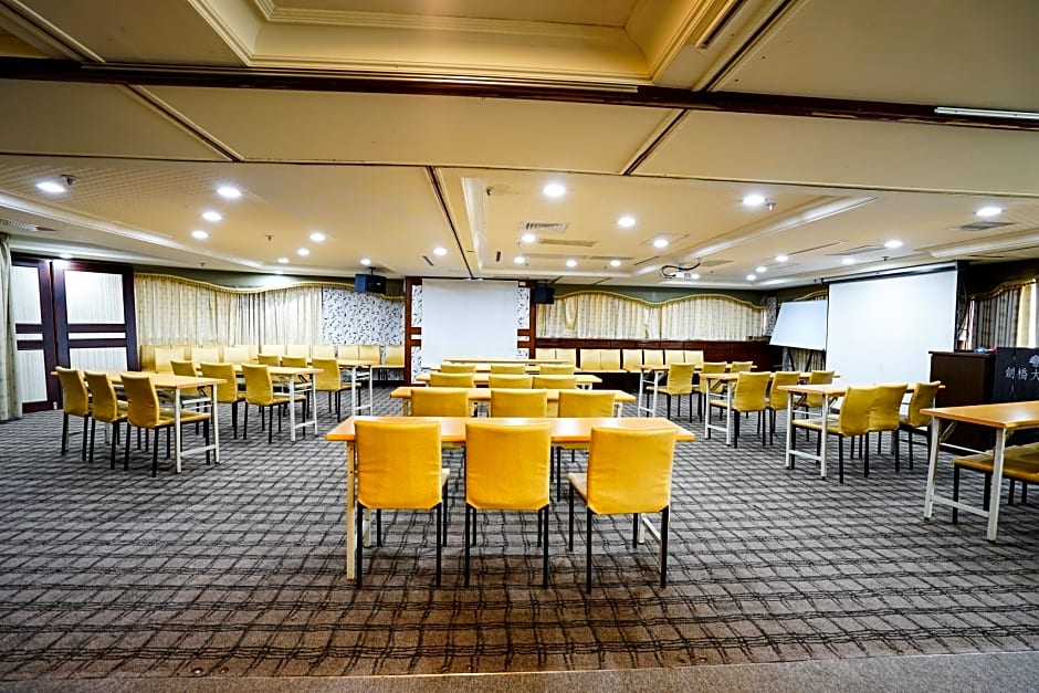 Cambridge Tainan Hotel