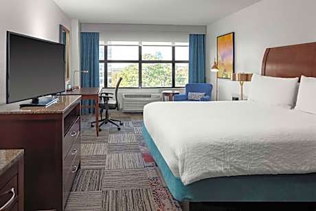 1 KING MOBILITY ACCESSIBLE W/ROLL IN SHOWER