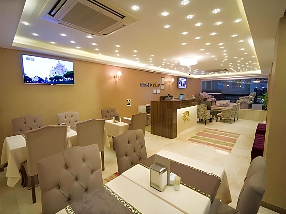 Golden Rain Hotel Old City